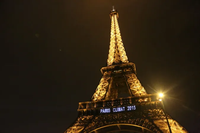 Tour Eiffel  | La Tour Eiffel illuminata per il COP21  | diplomatie.gouv.fr