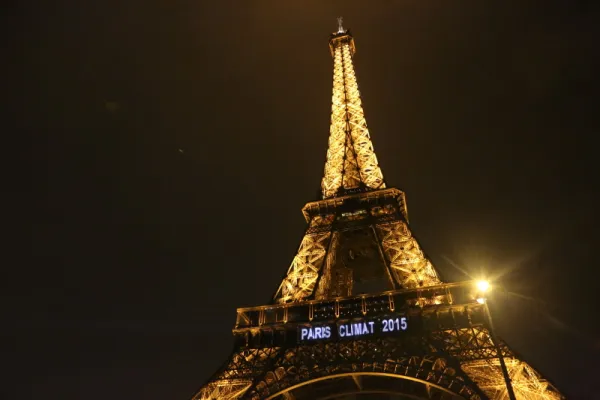 La Tour Eiffel illuminata per il COP21  / diplomatie.gouv.fr