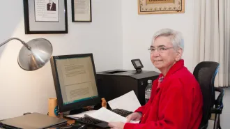 Addio a Mary Ann Walsh, la suora che fronteggiò i leaks pre-conclave