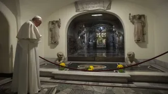 Papa Francesco, visita alle Tombe dei Papi nel giorno dei defunti