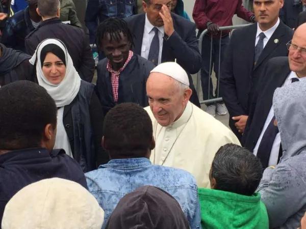 Papa Francesco incontra un gruppo di migranti durante la sua visita a Bologna dell'1 ottobre 2017 | Marco Mancini / ACI Stampa