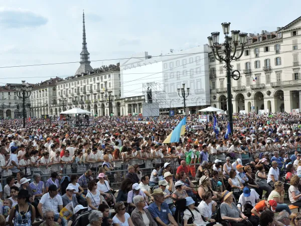 Folla di giovani in Piazza Vittorio |  | Marco Mancini - Aci Stampa