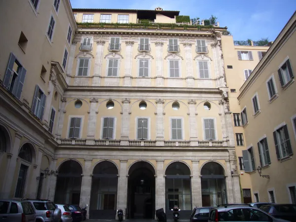 Palazzo Maffei Marescotti | Palazzo Maffei Marescotti, nuova sede della Pontificia Commissione per la tutela dei Minori | Wikimedia Commons