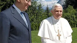 Polisca e Benedetto XVI / Web