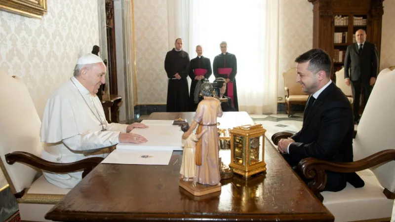 Papa Francesco e il presidente Zelensky | Papa Francesco e il presidente Zelensky nell'incontro dell'8 febbraio 2020 in Vaticano | Vatican Media / ACI Group