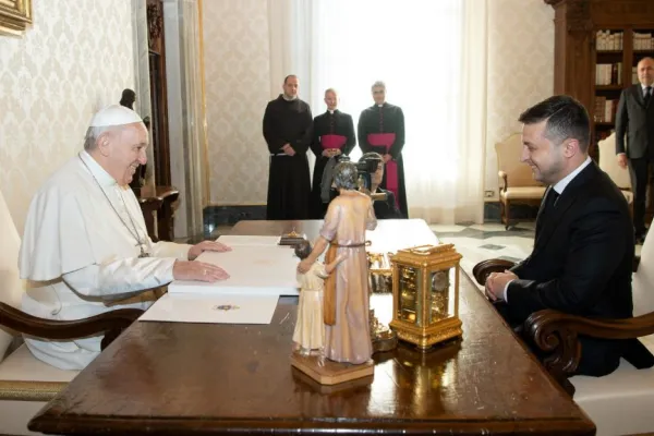 Papa Francesco e il presidente Zelensky nell'incontro dell'8 febbraio 2020 in Vaticano / Vatican Media / ACI Group