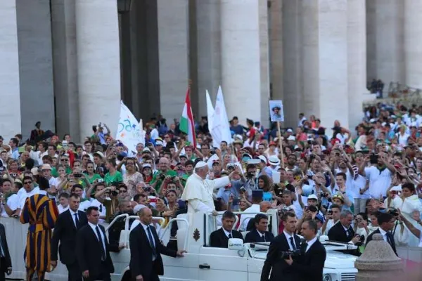 Papa Francesco durante l'incontro con i ministranti del 2015  / Bohumil Petrik / ACI Group