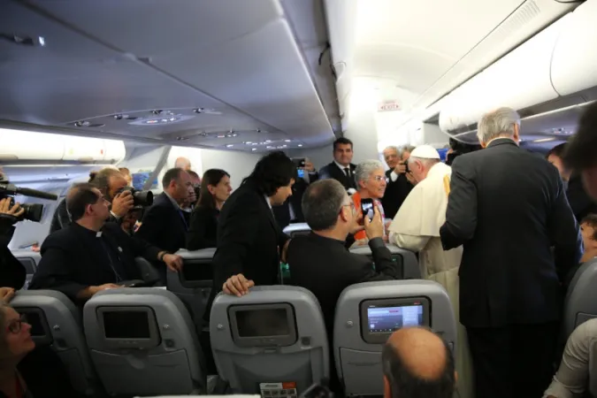 Il Papa durante un viaggio apostolico |  | CNA