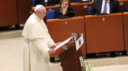 Papa Francesco durante il suo discorso al Parlamento Europeo di Strasburgo / Alan Holdren / CNA
