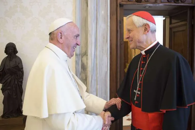 Cardinale Donald Wuerl | Papa Francesco saluta il Cardinale Donald Wuerl | Vatican Media