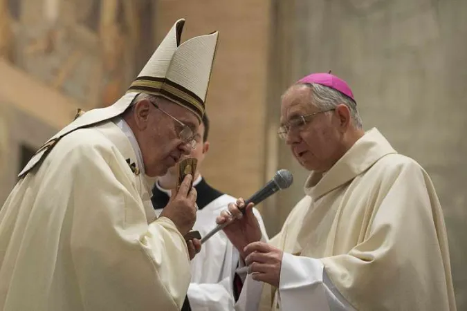 Papa Francesco e l'arcivescovo Gomez di Los Angeles | CNA Archive