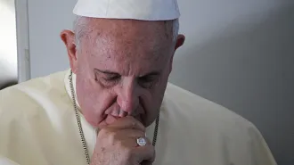 Papa Francesco sugli attacchi a Parigi: "Sono commosso. Non c'è giustificazione" 