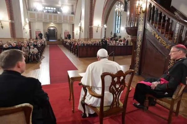 Papa Francesco a Riga, nella cattedrale di San Giacomo, 24 settembre 2018 / Vatican Media / ACI Group