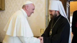 Uno dei recenti incontri privati tra Papa Francesco e il metropolita Hilarion / Vatican Media / ACI Group
