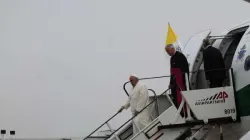 Papa Francesco durante uno dei suoi viaggi internazionali / Alan Holdren / CNA