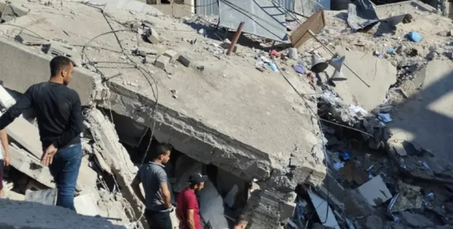 L'edificio della chiesa di San Perfirio crolla a Gaza dopo essere stato bombardato |  | Padre Gabriel Romanelli