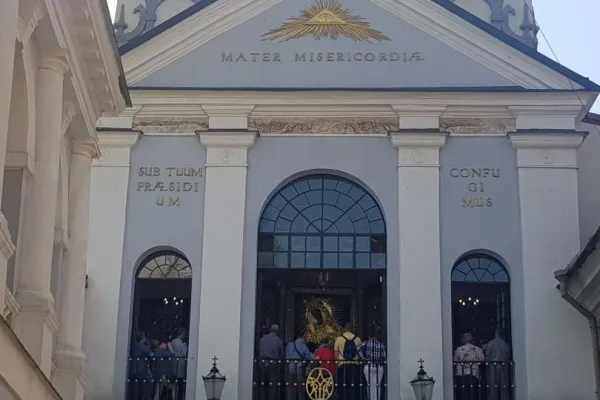 La Porta dell'Aurora a Vilnius, dove Papa Francesco visiterà l'icona di Maria Madre della Misericordia durante il viaggio nel Baltico / Andrea Gagliarducci / ACI Stampa