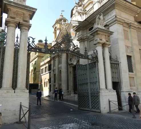 Porta Sant'Anna, uno degli ingressi del Vaticano | tds