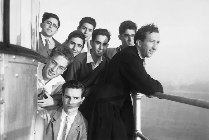 Giussani gita al faro Portofino 56 | Giussani e i suoi studenti nel 1956 in una storica gita a Portofino | @Fraterntià CL