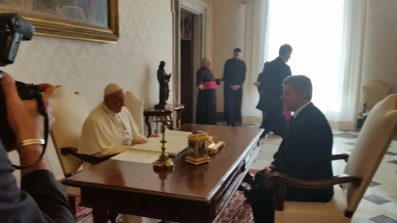 Papa Francesco e il presidente Ivanov | Papa Francesco e il presidente della Repubblica di Macedonia Ivanov | Martha Calderon / ACI Group