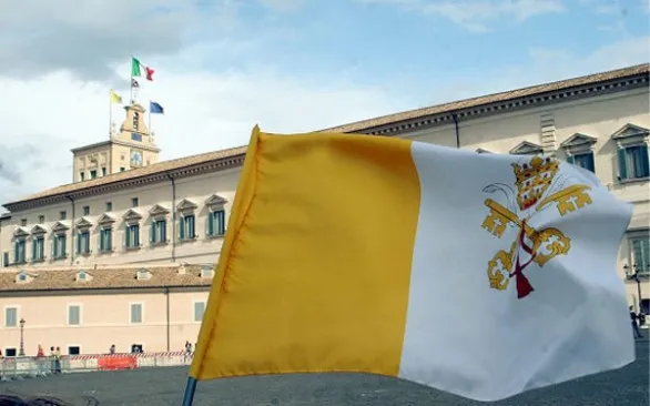 La bandiera vaticana sventola sul Quirinale | PD
