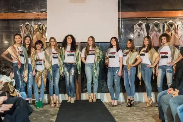 Le undici ragazze del team "Rafedìn - Made by Iraqi Girls"  / Pagina Facebook Rafedìn - Made by Iraqi Girls
