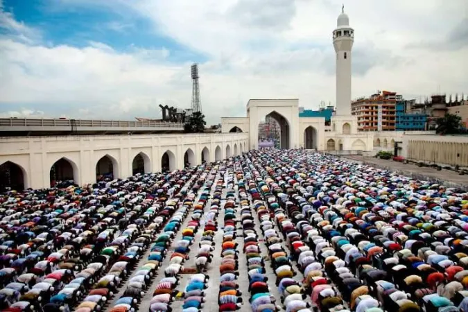 Una immagine di musulmani in preghiera | PD