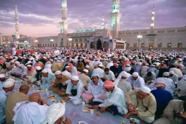 Credenti musulmani in preghiera / PD