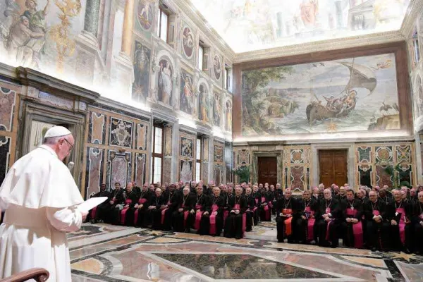 Papa Francesco durante un incontro con i rappresentanti pontifici / Vatican Media / ACI Group
