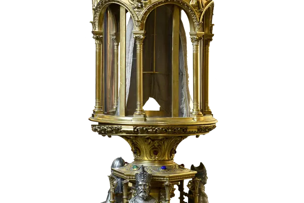 Il reliquiario che contiene il Sacro Copricapo di Cahors / https://saintecoiffedecahors.com/