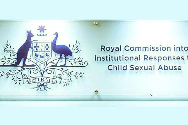 La targa della Royal Commission, all'ingresso dei suoi uffici / PD