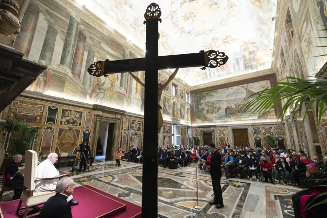 Papa Francesco con i membri della Fondazione Italiana Autismo, 1 aprile 2022 | Vatican Media / ACI Group