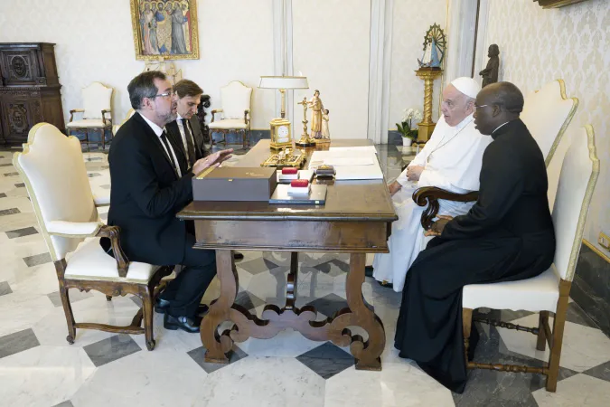 Papa Francesco riceve in udienza l'ambasciatore di Ucraina presso la Santa Sede Andriy Yurash, Palazzo Apostolico Vaticano, 6 agosto 2022 | Vatican Media / ACI Group