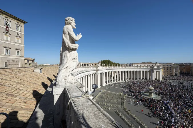 Piazza San Pietro all' Angelus  |  | Vatican Media 