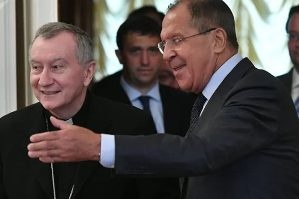 Il cardinale Parolin e il ministro degli Esteri Lavrov durante il viaggio di Parolin in Russia nel 2017 / PD