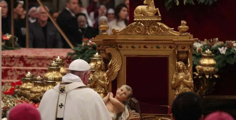 Papa Francesco celebra messa della notte Natale alle 19 30