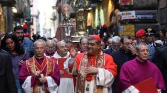 San Gennaro in processione per le strade di Napoli