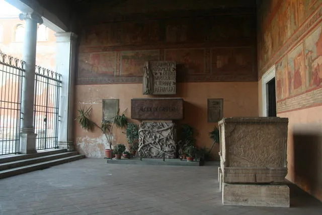 La tomba di De Gasperi nell' atrio della Basilica |  | pd