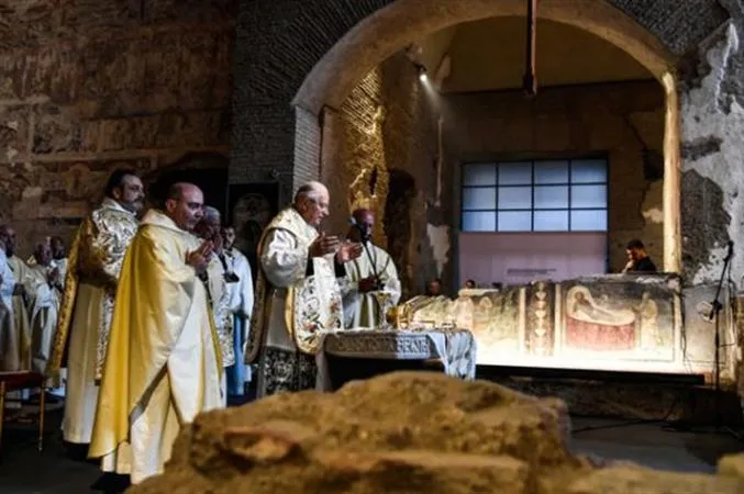 La messa del cardinale Sodano a Santa Maria Antiqua |  | Avvenire
