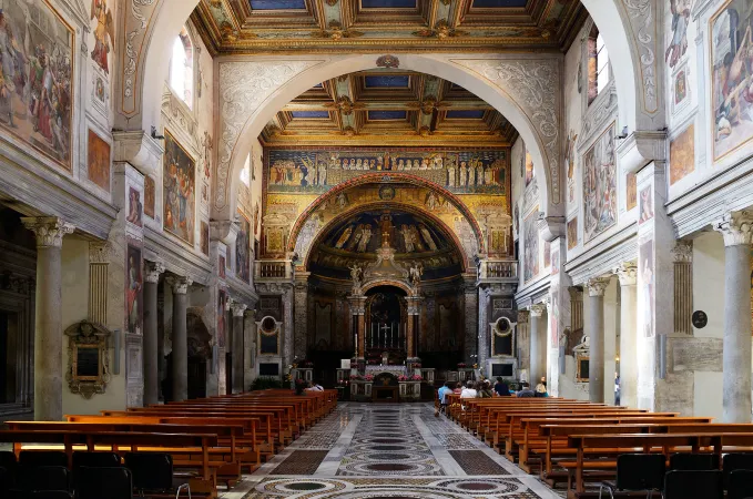 Santa Prassede, interno  |  | Wikimedia Commons