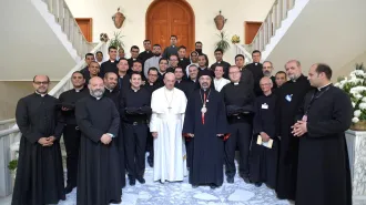 Il Papa ai sacerdoti egiziani: “Coraggio!” E li mette in guardia da 7 tentazioni