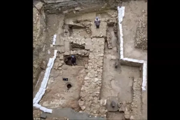 Un' immagine dello scavo di Ken Dark a Nazaret / From - YOUTUBE