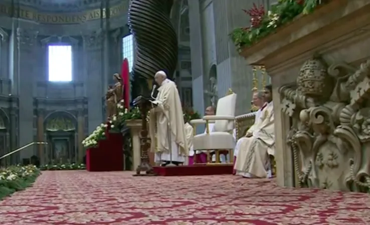 Papa Francesco pronuncia l'omelia del giorno di Epifania | Papa Francesco in un momento dell'omelia della celebrazione dell'Epifania, 6 gennaio 2016 | CTV
