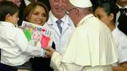 Papa Francesco durante la visita all'ospedale Federico Gomez, 14 febbraio 2016 / CTV