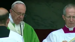 Papa Francesco durante l'Angelus al termine della Messa del Giubileo degli Ammalati e dei Disabili, 12 giugno 2016 / CTV