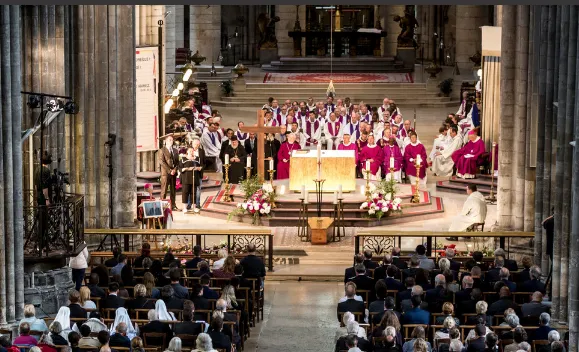I funerali di padre Hamel a Rouen |  | pd