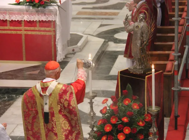 Cardinale Angelo Bagnasco | Il Cardinale Bagnasco celebra la solennità di San Lorenzo nel Duomo di Genova dedicato al martire  | chiesadigenova.it
