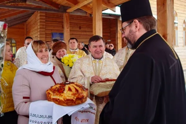 L'arcivescovo maggiore Shevchuk incontra la popolazione nella zona grigia  / http://ugcc.tv/ua/media/77936.html