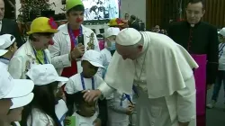Papa Francesco durante l'incontro con il Bambino Gesù, Aula Paolo VI, 15 dicembre 2016 / CTV