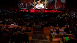 Il videomessaggio di Papa Francesco proiettato alla TED Conference, Vancouver, 25 aprile 2017  / Ryan Lash / TED Conference - da http://blog.ted.com/the-making-of-his-holiness-pope-franciss-ted-talk/